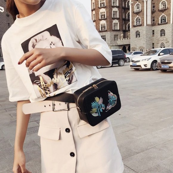 Butterfly Black Crossbody Bag - Picture 3 of 3